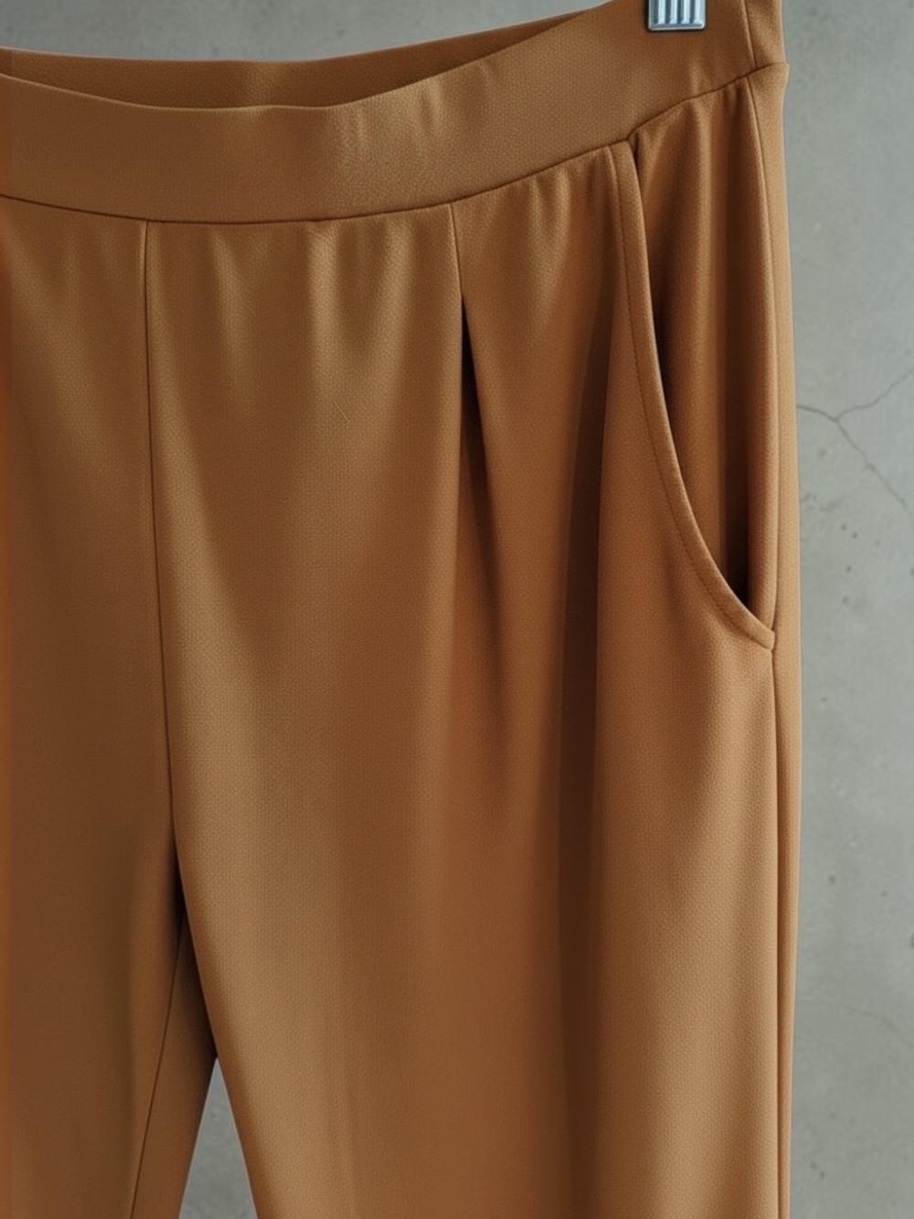 Free Press Women’s Flowy Pleat Front Straight Leg Pants in Mustard.  Size XL.